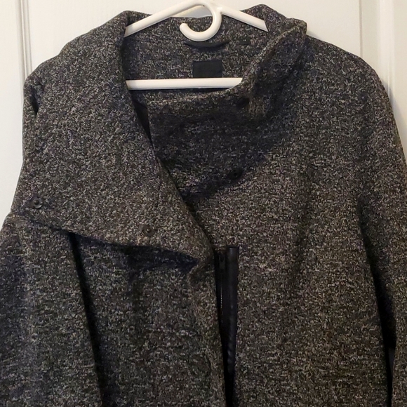 Fall Jacket with Faux Leather Sleeves - Picture 4 of 4